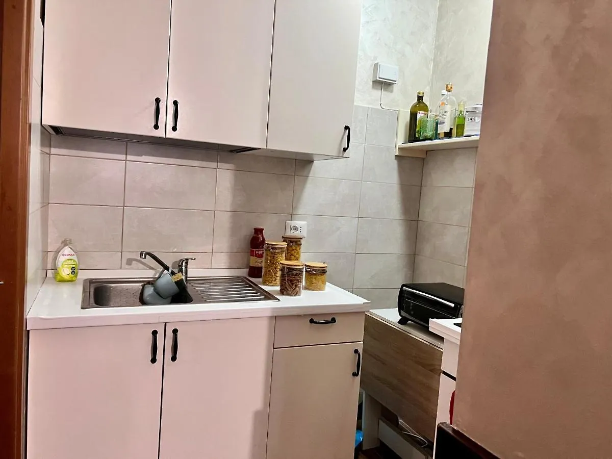 Laura Home Sweet Roma 0*,  İtalya