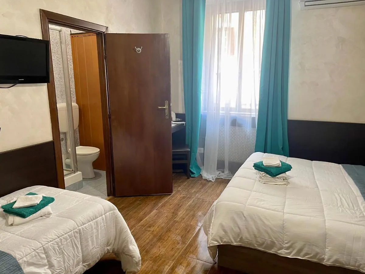 Laura Home Sweet Roma 0*,  İtalya